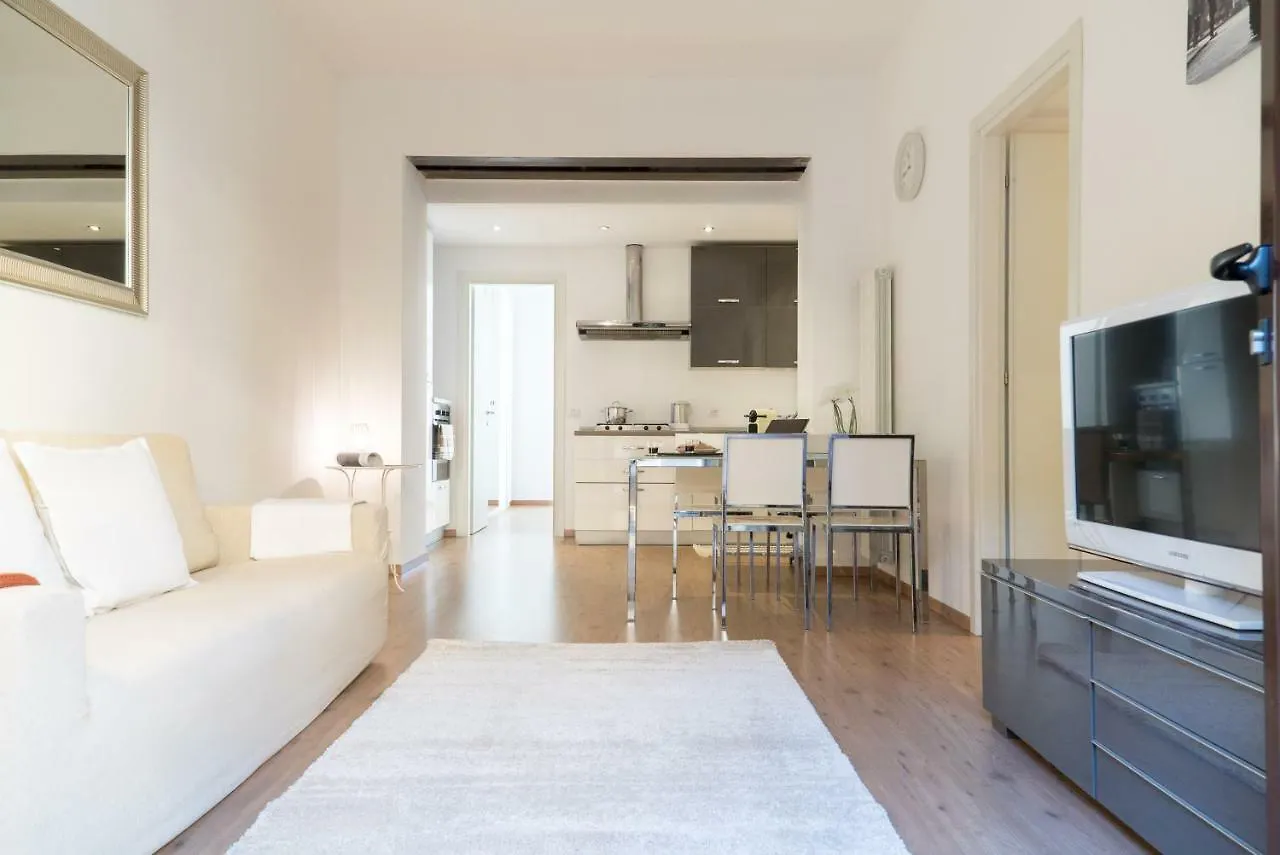Charming Sempione Apartment ميلان إيطاليا